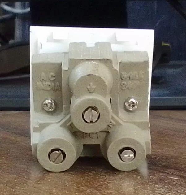 16 AMP TWIN SOCKET with PORCELAIN