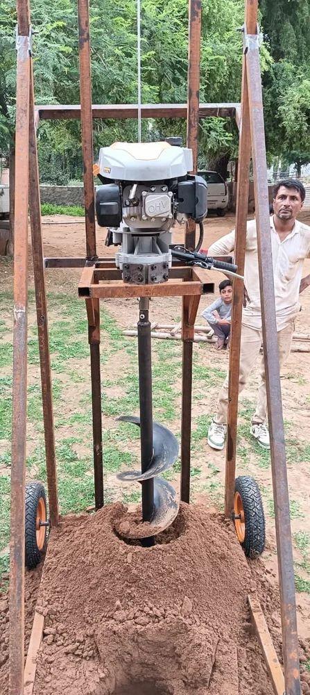 10 ફૂટ ઊંડાઈ 10 ઇંચ અને 12 ઇંચ દિયા 224 સીસી અર્થ ઓગર