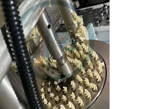 6 સ્ટેજ પાસ્તા ઉત્પાદન લાઇન 2200 કિગ્રા