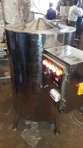 જડીબુટ્ટીઓ ઉકળતા વાસણ