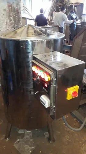 જડીબુટ્ટીઓ ઉકળતા વાસણ