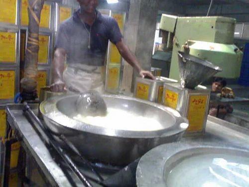 Steam Heated Rossgulla Packing Table