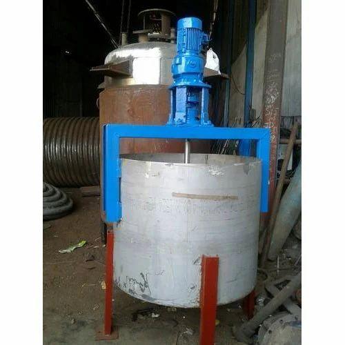 Mixing Tank With Agitator