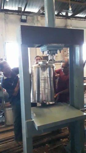 स्वचालित मदर टिंचर प्रेस