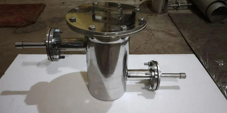 Magnetic Liquid Trap