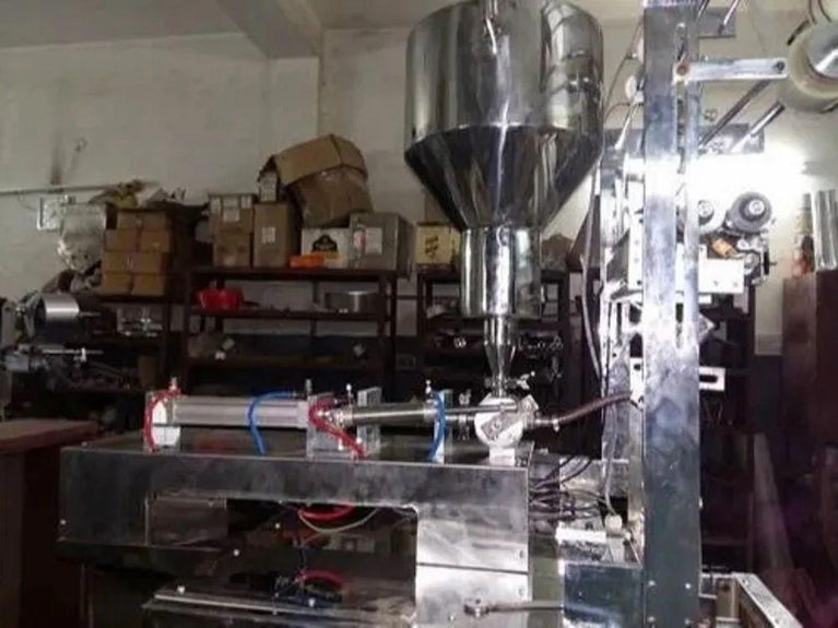 Pneumatic Liquid Filling Machine