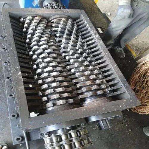 Semi Automatic PET Bottle Shredder