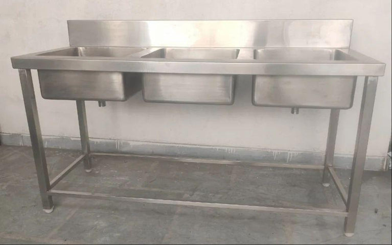 ત્રણ સિંક યુનિટ