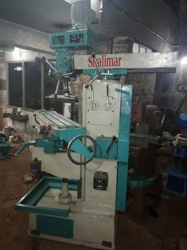 Vertical Turret Milling Machine