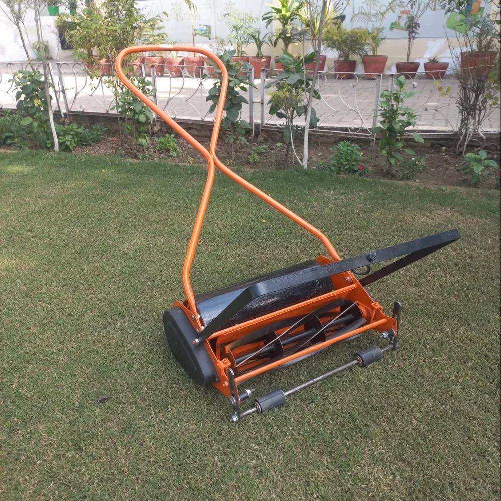 Manual reel mower with roller outlet