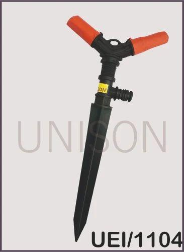 Spike Sprinkler With Adjustable Arms